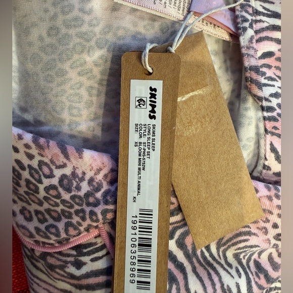 SKIMS Long Sleeve Pajama Set Bloom Animal Print NWT - Picture 4 of 10